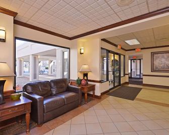 Quality Inn & Suites - Williamsport - Olohuone