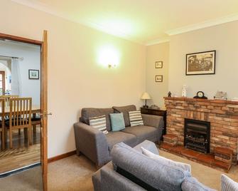 5 Melinda Cottages - West Runton - Living room