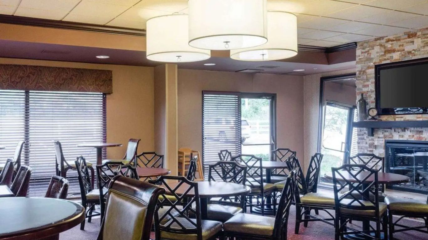 Russell Inn And Suites