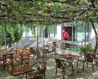 Megim Hotel - Paleochora - Innenhof