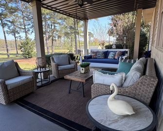 The Blue Heron Lakehouse! Superb 6-BR home Logan Martin Lake in charming Lincoln - Lincoln