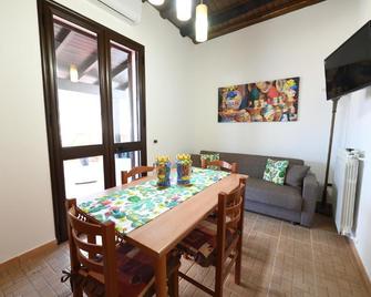 By the Sea - Terrasini - Comedor
