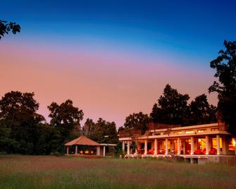 Mahua Kothi Bandhavgarh - Taj Safari Lodge - Tala - Building