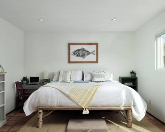 Baywood Casita- kids, dogs, hot tub - Baywood Park - Bedroom