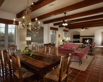 Luxury Hacienda On 5 Acres . Pool & Spa . Gourmet Kit . Golf . - Tubac - Dining room