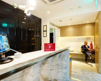 Zen Rooms Arab Street - Singapore - Front desk