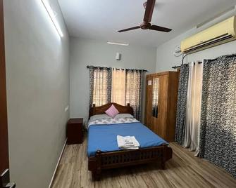 Sunshine Beach Villa. Two bedroom Villa overlooking kuzhuppilly beach, kerala. - Kochi - Bedroom