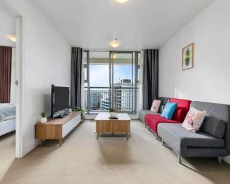 Wonderful Apt In Cbd Neighbourhood I Zodiak Stays - Auckland - Living room