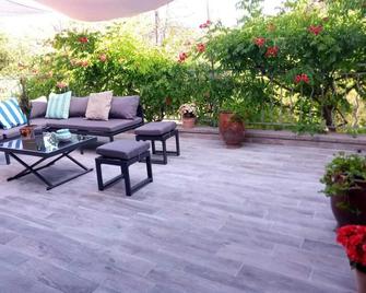 Mas Provencal Avec Piscine Privative - Cabasse - Patio