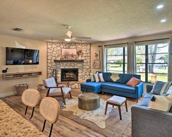 Cozy and Cute! - Palm Coast - Living room