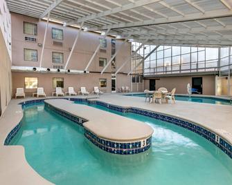 Sleep Inn & Suites near Sports World Blvd. - Gatlinburg - Piscina