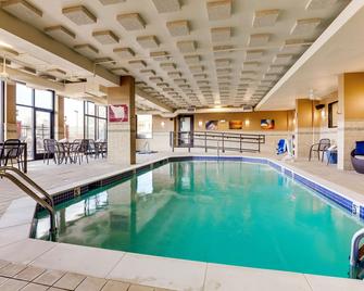 Drury Inn & Suites St. Louis St. Peters - St. Peters - Pool