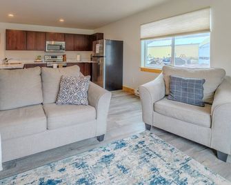 Yellowstone Retreat Rentals U4: two blocks from Yellowstone! - Gardiner - Obývací pokoj