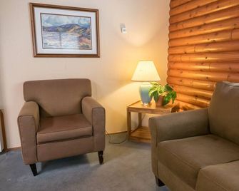 Whispering Pines Motel - June Lake - Wohnzimmer