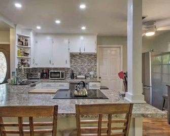 Beautiful East Hill 3bdr 2bath , Pet Friendly, 5 Min To Pensacola Beach - Pensacola - Küche