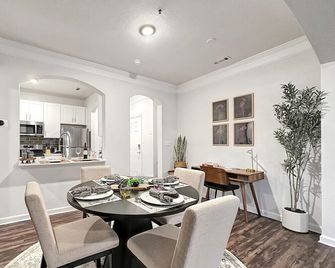 Birkdale Plaza Shop-Eat-Work-Play - Huntersville - Spisestue