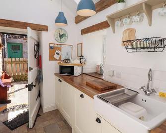 Kits Cottage - Belford - Kitchen