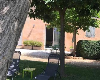 Gite Les Cigales, Studio 15mn From The Beaches, Many Walks, - Gémenos - Innenhof