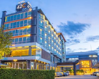 42C The Chic Hotel - Nakhon Sawan - Gebouw