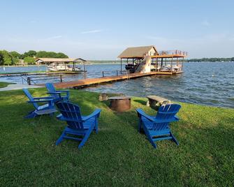 Large Waterfront - Enjoy great lake relaxation outside and fun gaming inside! - Mabank