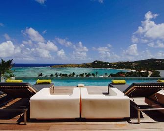 أمنيوس سانت بارث - Gustavia