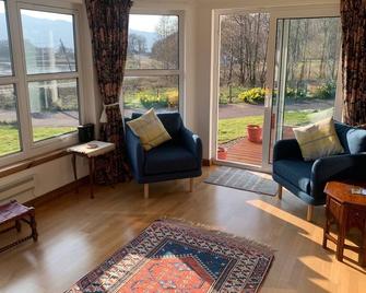 Wonderful views from peaceful coastal Highland retreat - Acharacle - Living room