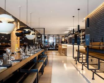 Radisson Blu Hotel, London Leicester Square - formerly Hampshire - London - Bar