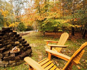 Studio Apt on HRT hosted by Longview Stays - Graham - Patio