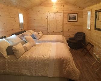 Cabin #3, Nashville, Memphis, Kentucky Lake, Birdsong , Loretta Lynns, Paris Tn - Camden - Bedroom