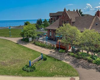 Endion Station Inn | Hotel Next to Lake Superior - Duluth