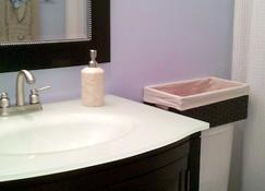 Summer Specials!!! Ocean View, Top Floor, Spa-Like Paradise! Pool & Jacuzzi - Carolina Beach - Bathroom