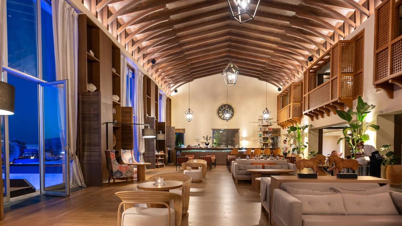 أكويلا إلوندا فيليدج ريزورت، سويتس آند سبا