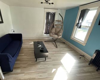 Modern Retreat With Movie Theater! - Saint Marys - Sala de estar