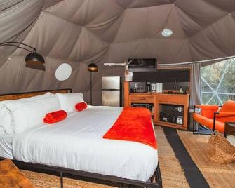 Walkout Dome with private hottub - Athens