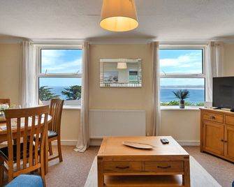 Apartment in Carbis Bay with Stunning Sea Views - St. Ives - Dining room
