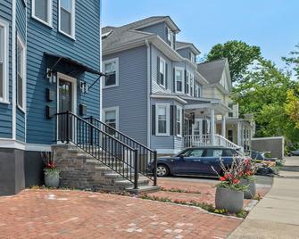 Family Friendly 3bd Oasis-Parking, Wifi & Pets Ok! - Salem - Building