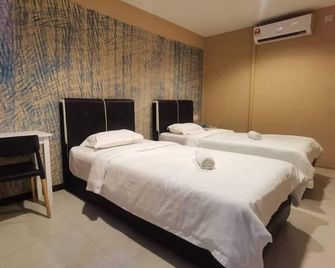 OYO Home 90667 Chen Room Bs - Semporna - Bedroom