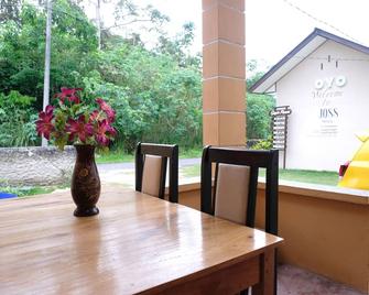 OYO 1851 Homestay Joss - Sijuk - Patio