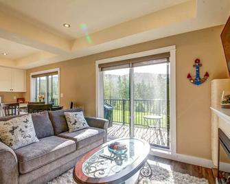 Shore 2 Please - Lower Unit,bright/Mountain Views H198251310 - Port Renfrew - Huiskamer