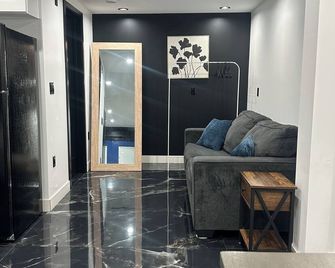 luxurious mini penthouse just 2 miles from LAX - Inglewood - Sala de estar