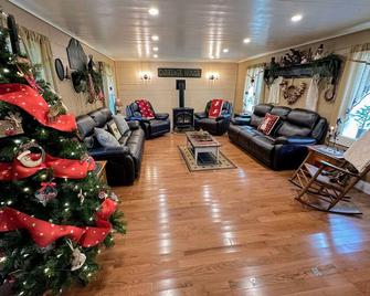 16lv Beautifully Decorated Country Home - Bethlehem - Living room