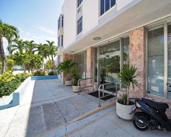 Tropics Hotel - Miami Beach