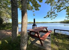 Archie's Lakeside Cabin - Wolfville - Patio