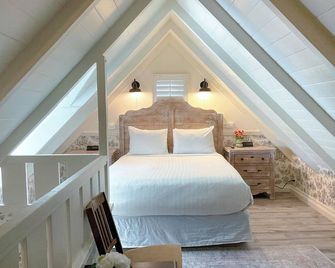 Carmel Green Lantern Inn - כרמל ביי דה סי - חדר שינה