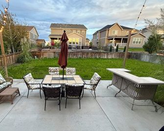 Big & Beautiful Home Near Dia | Fully Furnished - Commerce City - Patio