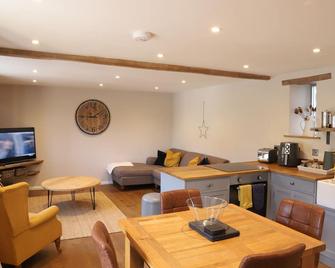 Cowshed in the Black Mountains - Abergavenny - Dining room