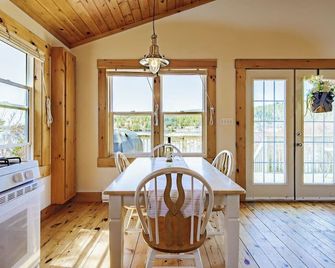 Wilson's Coastal Club - C5 - Boutiliers Point - Dining room