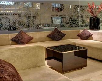 The Sahil Hotel - Mumbai - Living room
