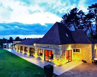 Combas Village De Gites - Saint-Crépin-et-Carlucet - Edificio