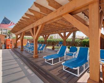 Relaxing Condo, Great Location, 3 Minute Walk To The Beach Condo - South Padre Island - Patio